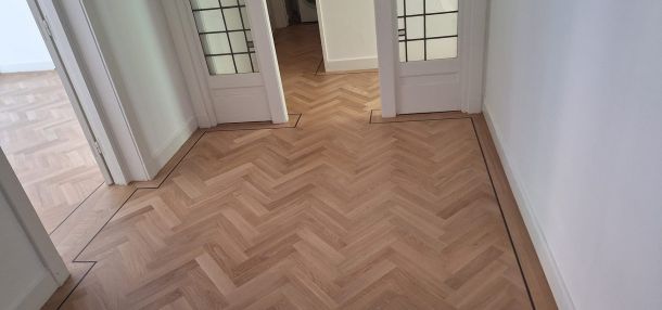 Eiken tapis visgraat met bies, doorlopend door meerdere kamers